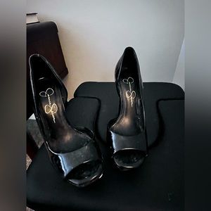 Jessica Simpson heels 👠